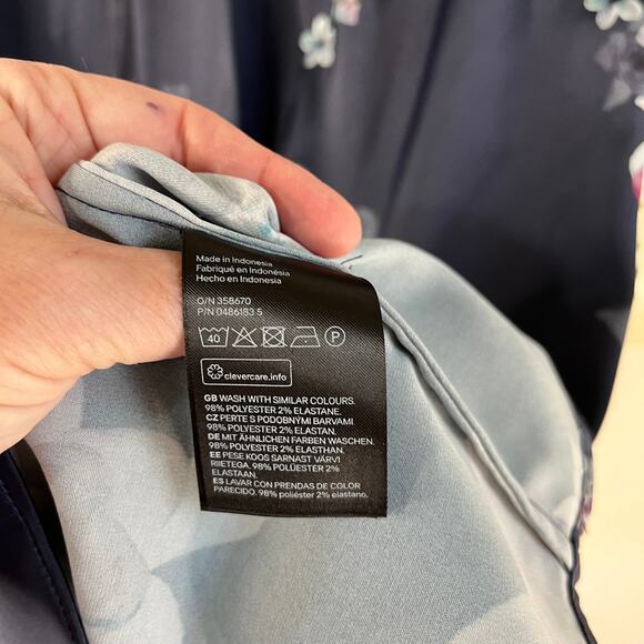 H&M Dress sz 10 Blue Purple Floral Sleeveless Fancy Back Flattering Beautiful - Picture 9 of 9